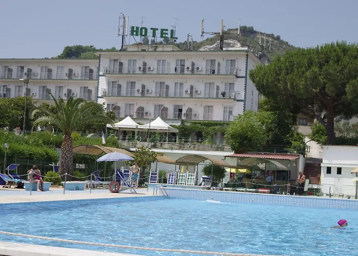 Tennis Hotel
